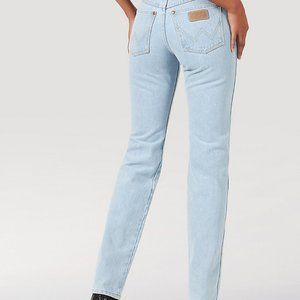WOMEN'S WRANGLER® COWBOY CUT® SLIM FIT JEAN IN BLEACH